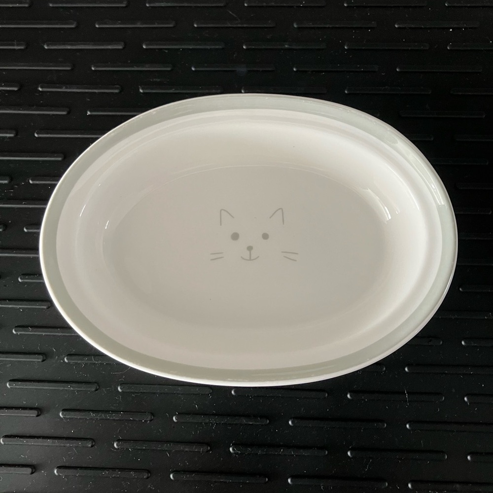 Elegant White Cat Face Feeding Bowl